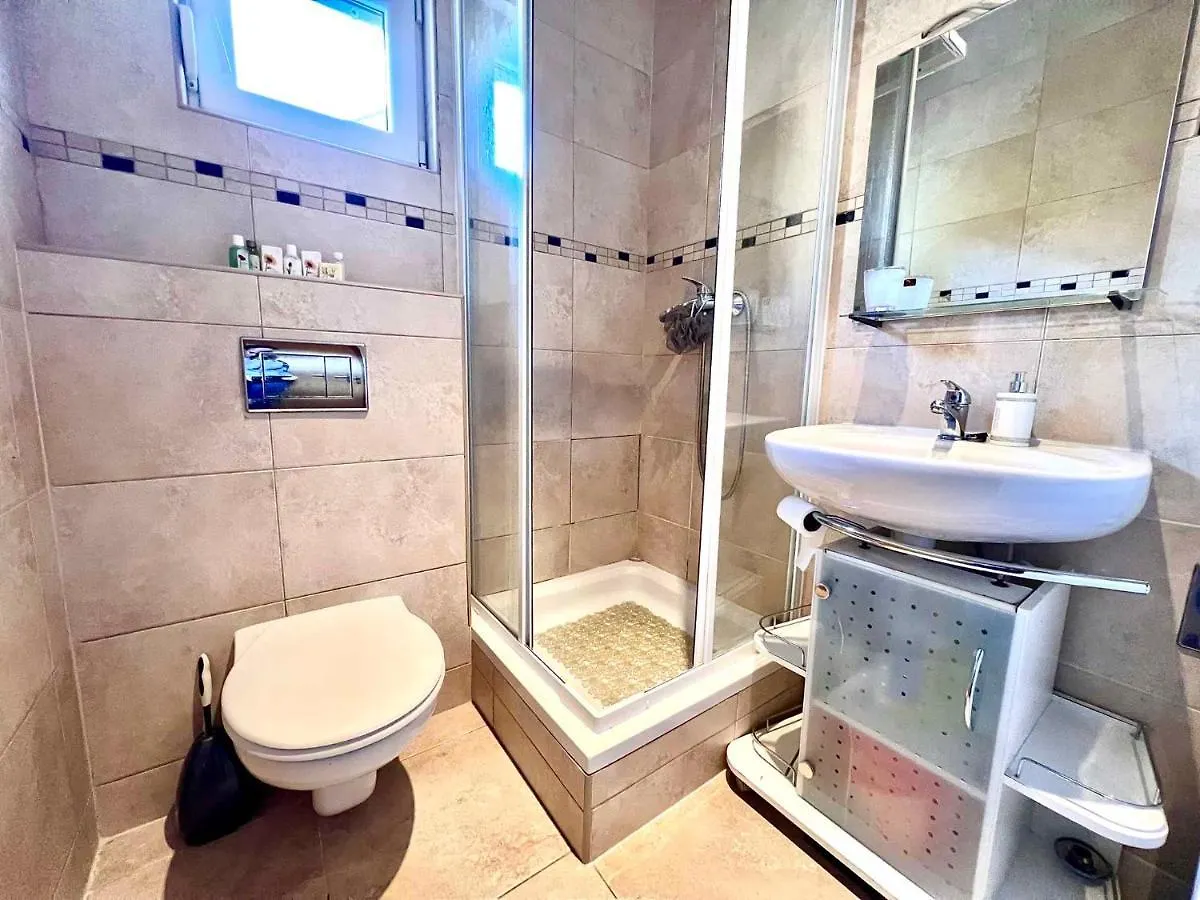 Apartment In Jadranovo 44072