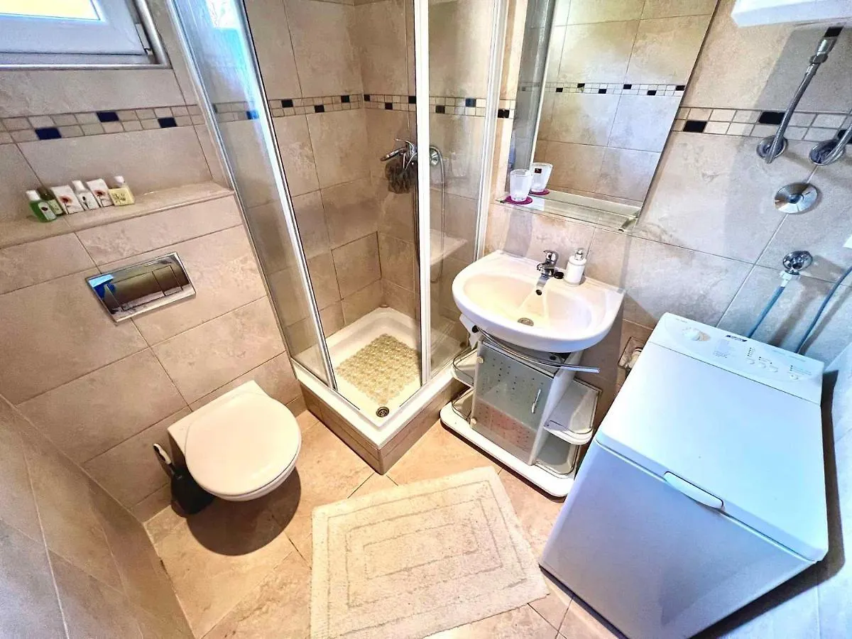 Apartment In Jadranovo 44072