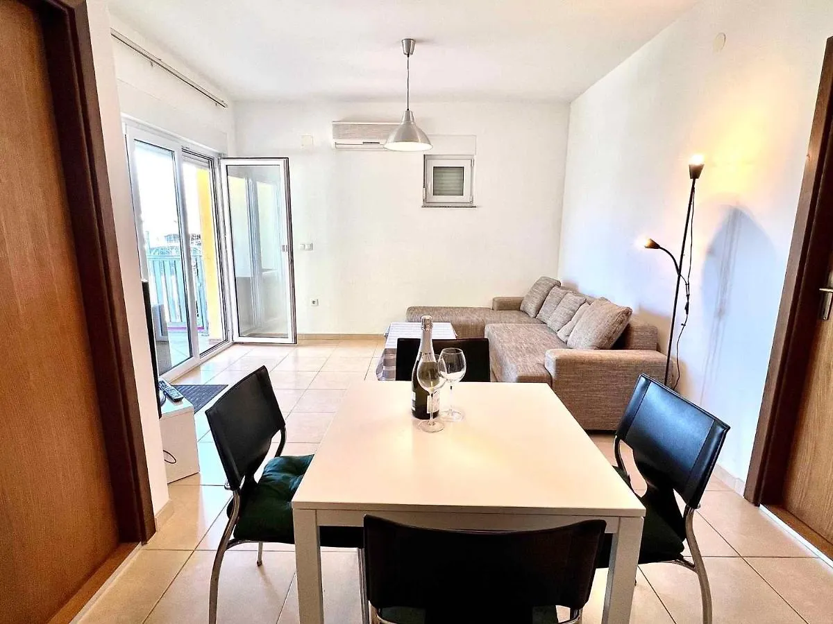 Apartment In Jadranovo 44072 Croatia