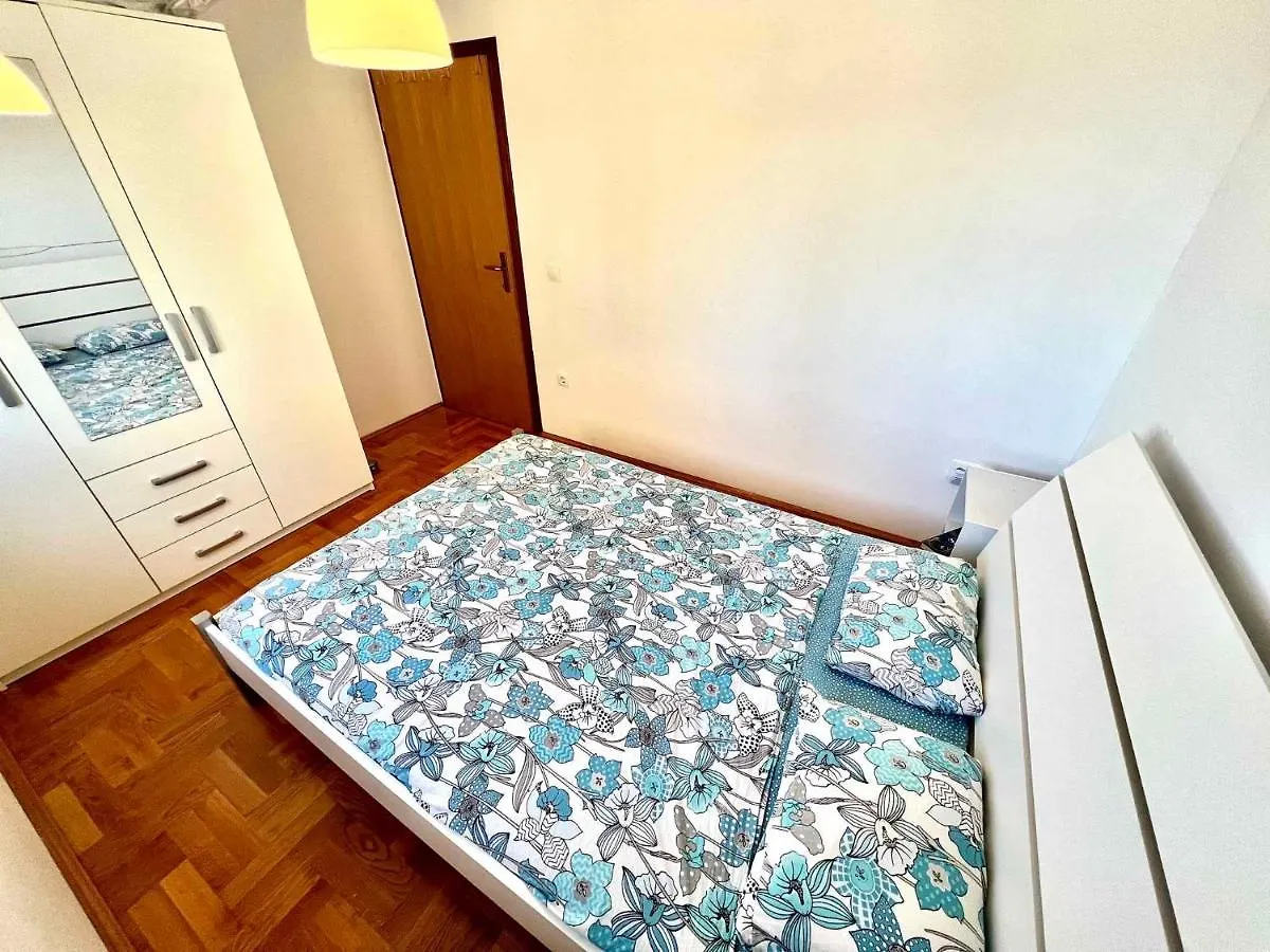 Apartment In Jadranovo 44072