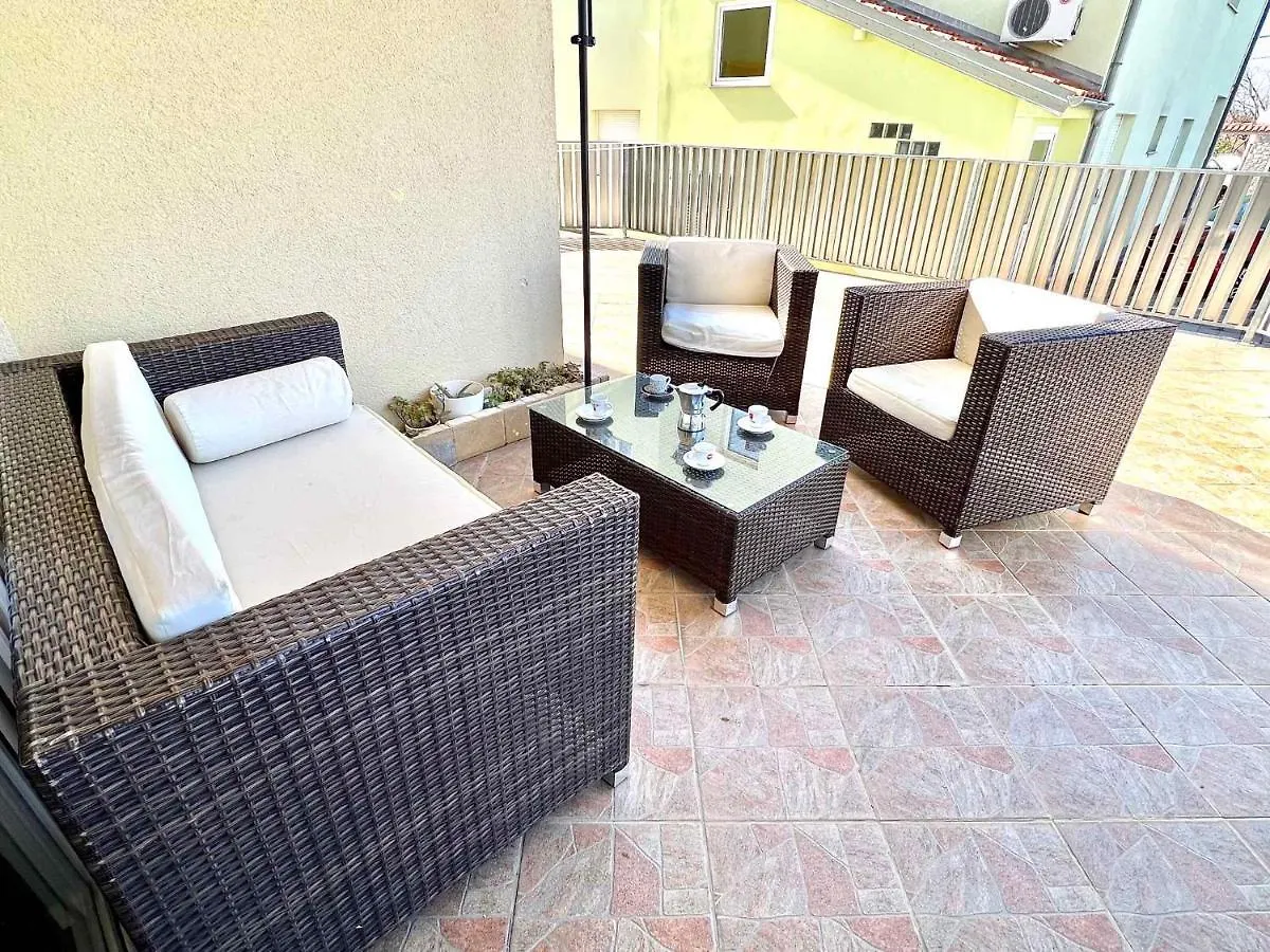 Apartment In Jadranovo 44072