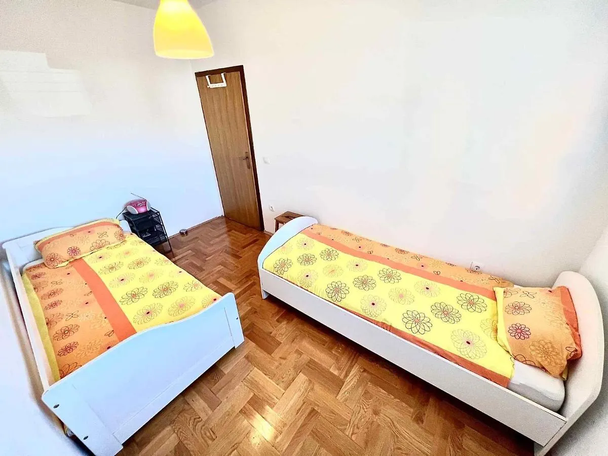 Apartment In Jadranovo 44072
