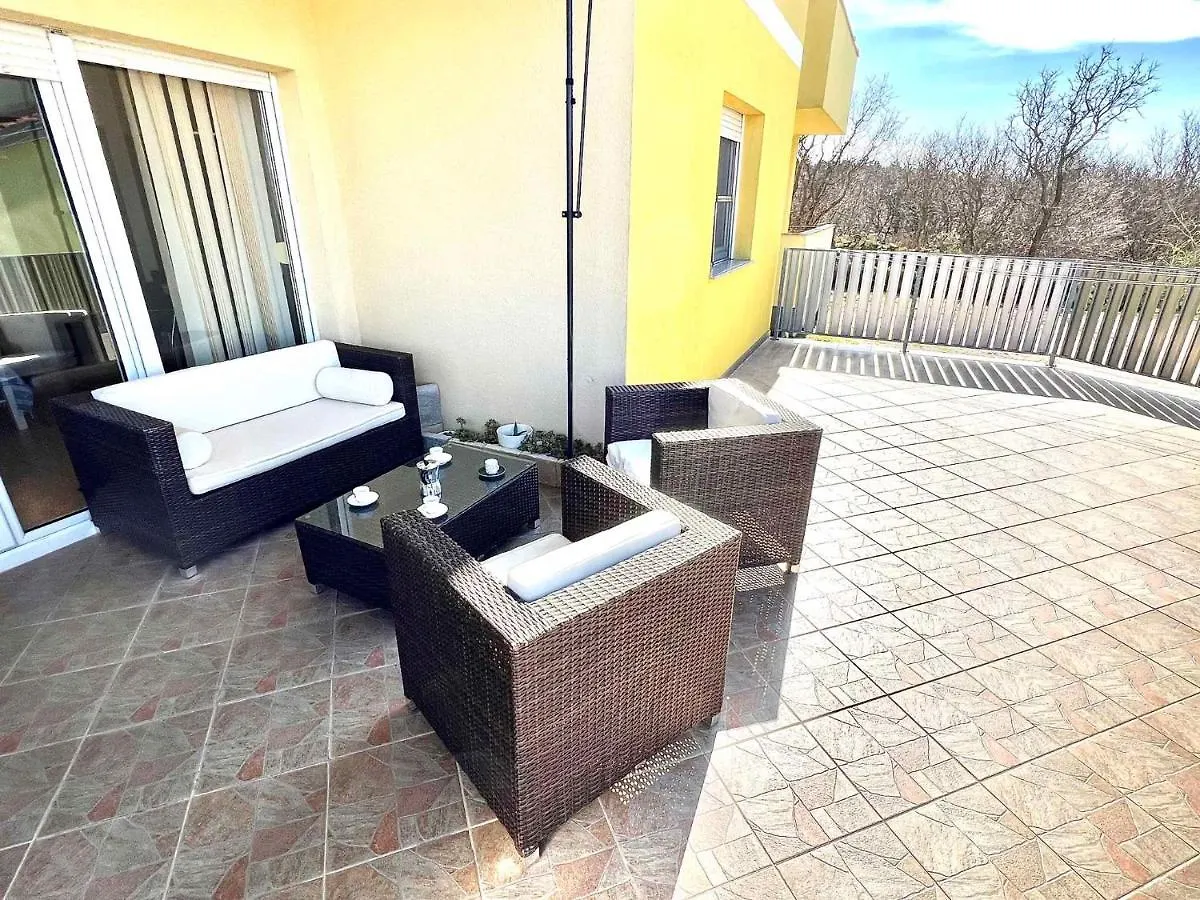Apartment In Jadranovo 44072